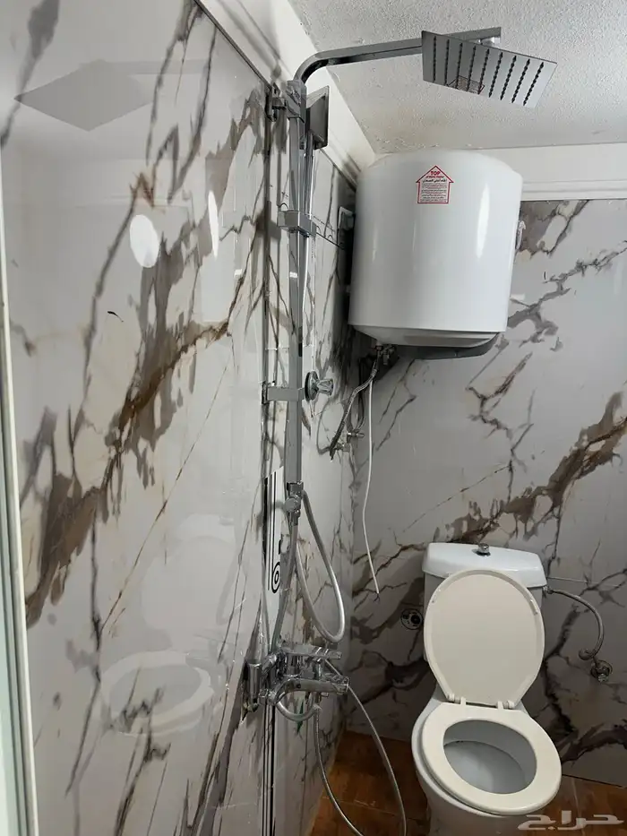 استوديو واسع بجلسة خارجية ايار يومي فقط 13