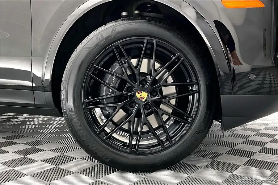 Porsche Cayenne Coupe 2024 فل نايت باكج index