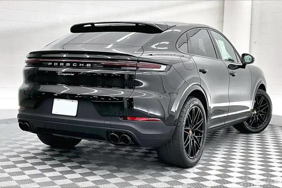 Porsche Cayenne Coupe 2024 فل نايت باكج index