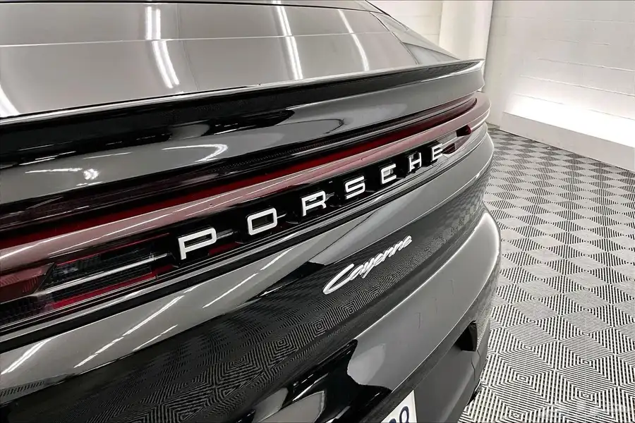 Porsche Cayenne Coupe 2024 فل نايت باكج index