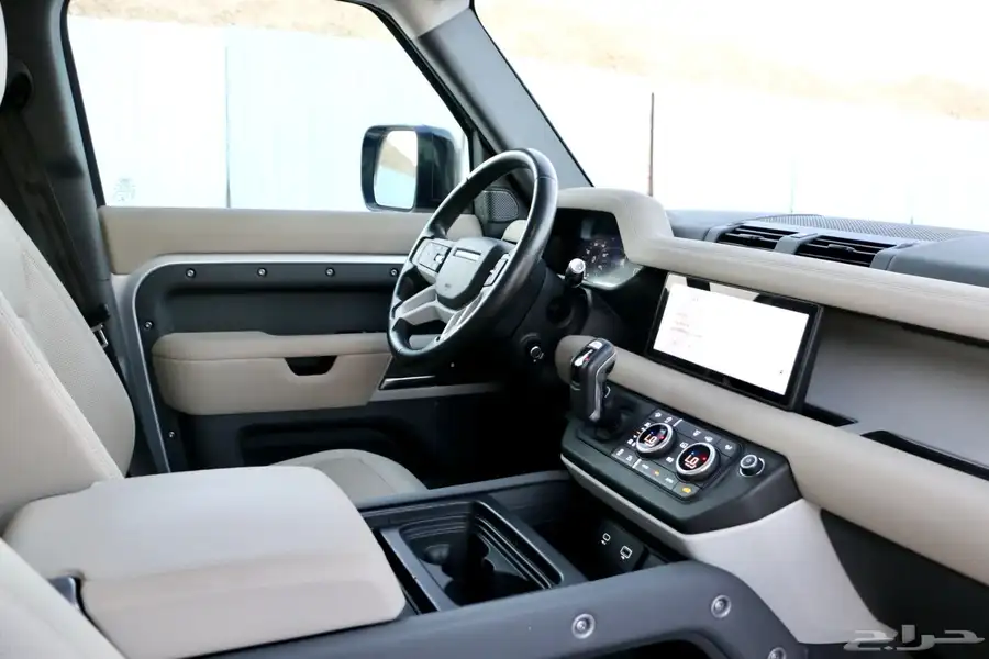 لاند روفر دفندر 2020 Defender First Edition V6 15