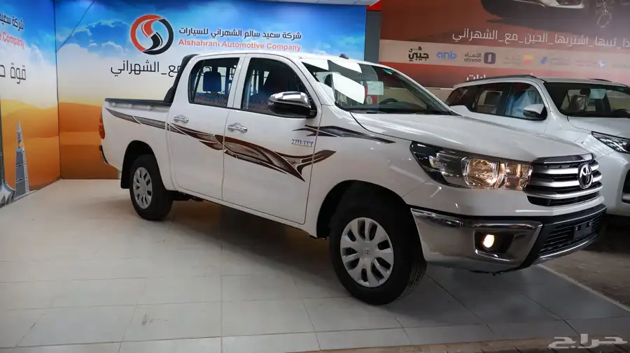 هايلكس بنزين غمارتين قير عادي 2025 4