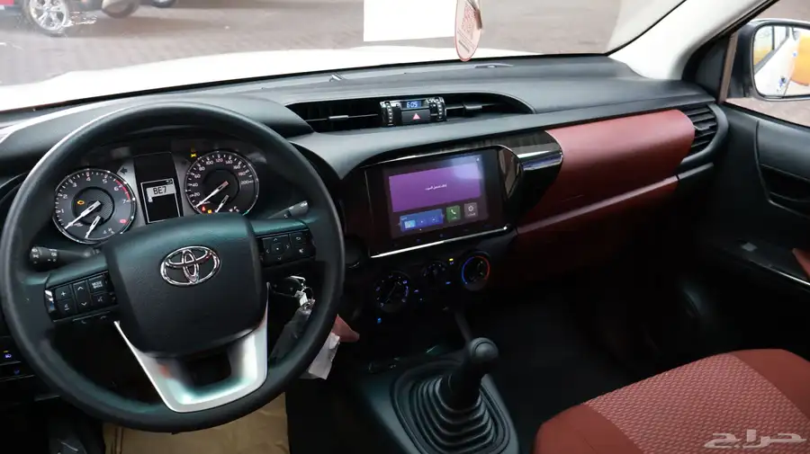 هايلكس غمارتين بنزين GLX 2025 24