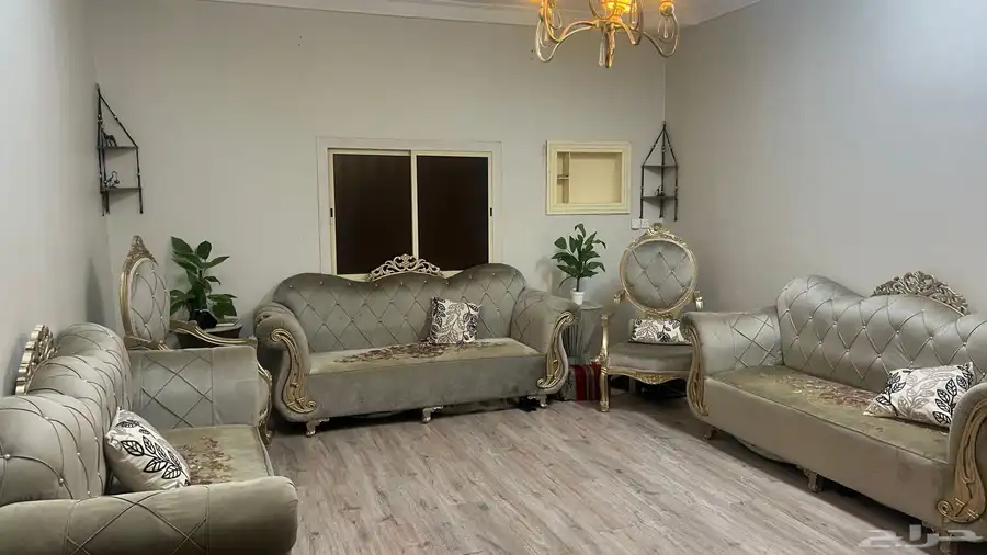 عندي ثلاجة و درج حديد و كنب خمس قطع للبيع 2