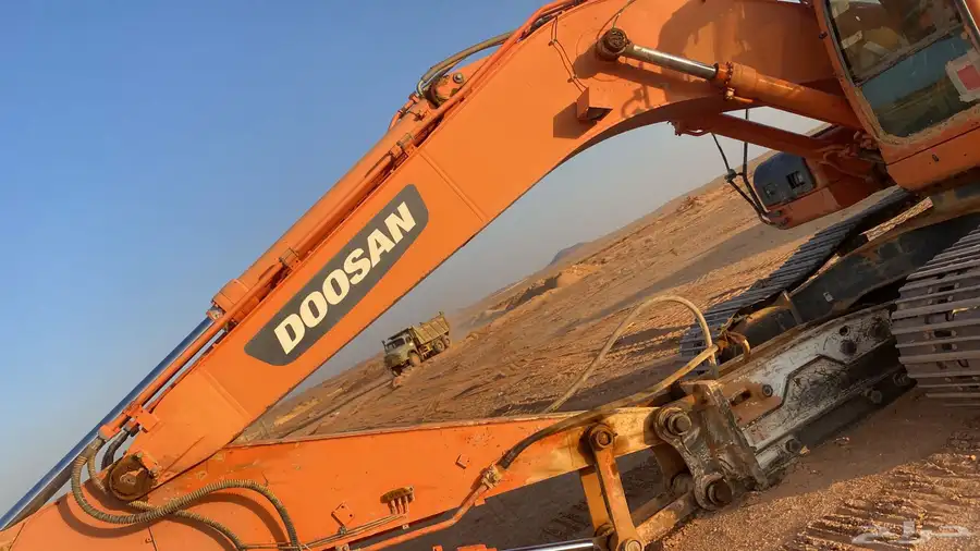حفار بوكلين للايجار هدم وحفر الاراضي في جده 2