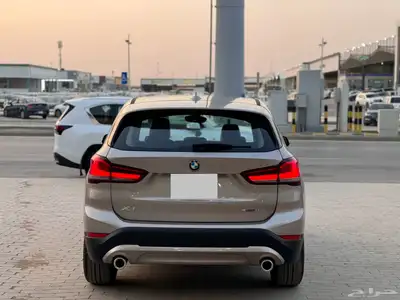 بي ام دبليو 2022 X1 ذهبي 8