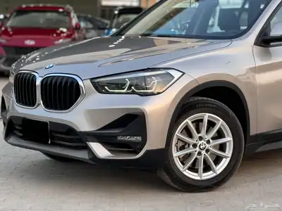 بي ام دبليو 2022 X1 ذهبي 2