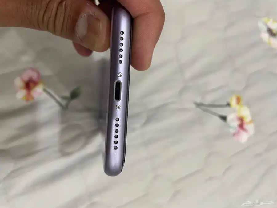 للبيع ايفون 12 ابيض 64 قيقا وايفون 11 بنفسجي 128 قيقا 12