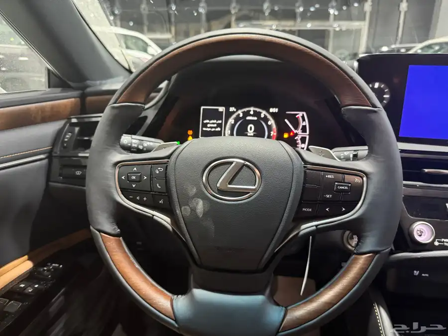 لكزس ES 350 بريمي CC بانوراما بروجيكتر 2025 نظام 50-50 6
