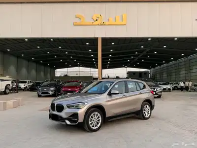 بي ام دبليو 2022 X1 ذهبي 0