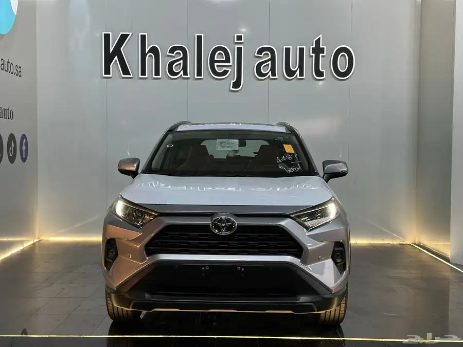 تويوتا راف فور XLE بنزين 2025 1