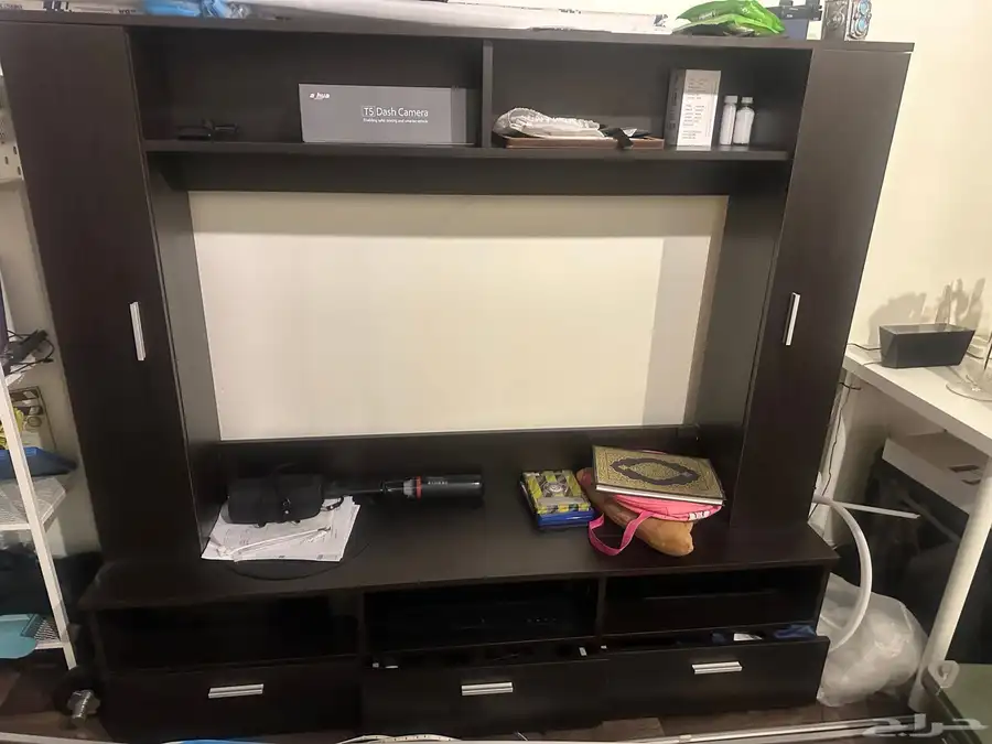 طاولة تلفاز ورفوف قزاز 1