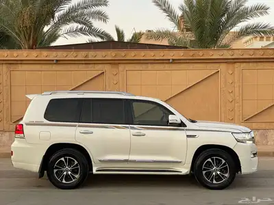 جيب لاندكروزر GXR-V8 -2016 استخدام شخصي نظيف 3
