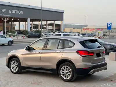 بي ام دبليو 2022 X1 ذهبي 10