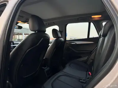 بي ام دبليو 2022 X1 ذهبي 14