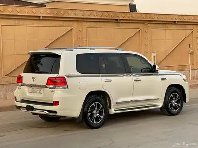 جيب لاندكروزر GXR-V8 -2016 استخدام شخصي نظيف 9