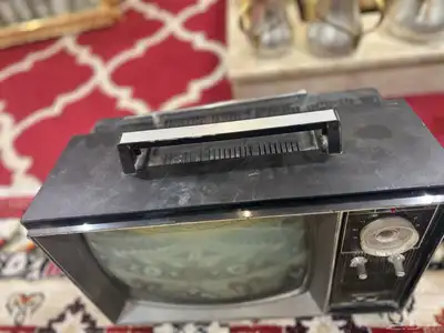 للبيع تلفزيون تراث قديم ويحتاج تربيط مااعلم اذا يشتغل او لا 2