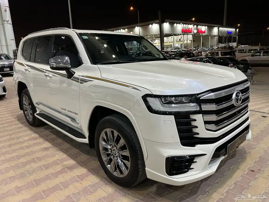 تويوتا لاند كروزر VXR موديل 2023 وارد وليد نظيف 2