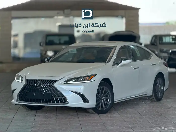 لكزس ES350 فئة CA موديل 2025 لدى شركة ابن ذياب 0