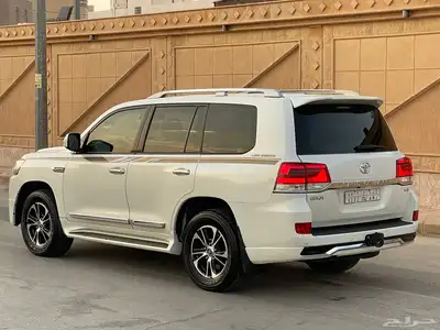 جيب لاندكروزر GXR-V8 -2016 استخدام شخصي نظيف 7