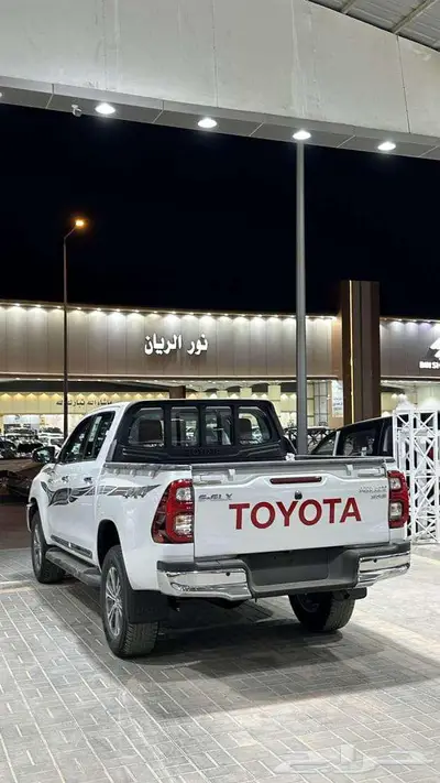 تويوتا هايلكس SGLXغمارتين فل2.7 بنزين دبل موديل 2025 5