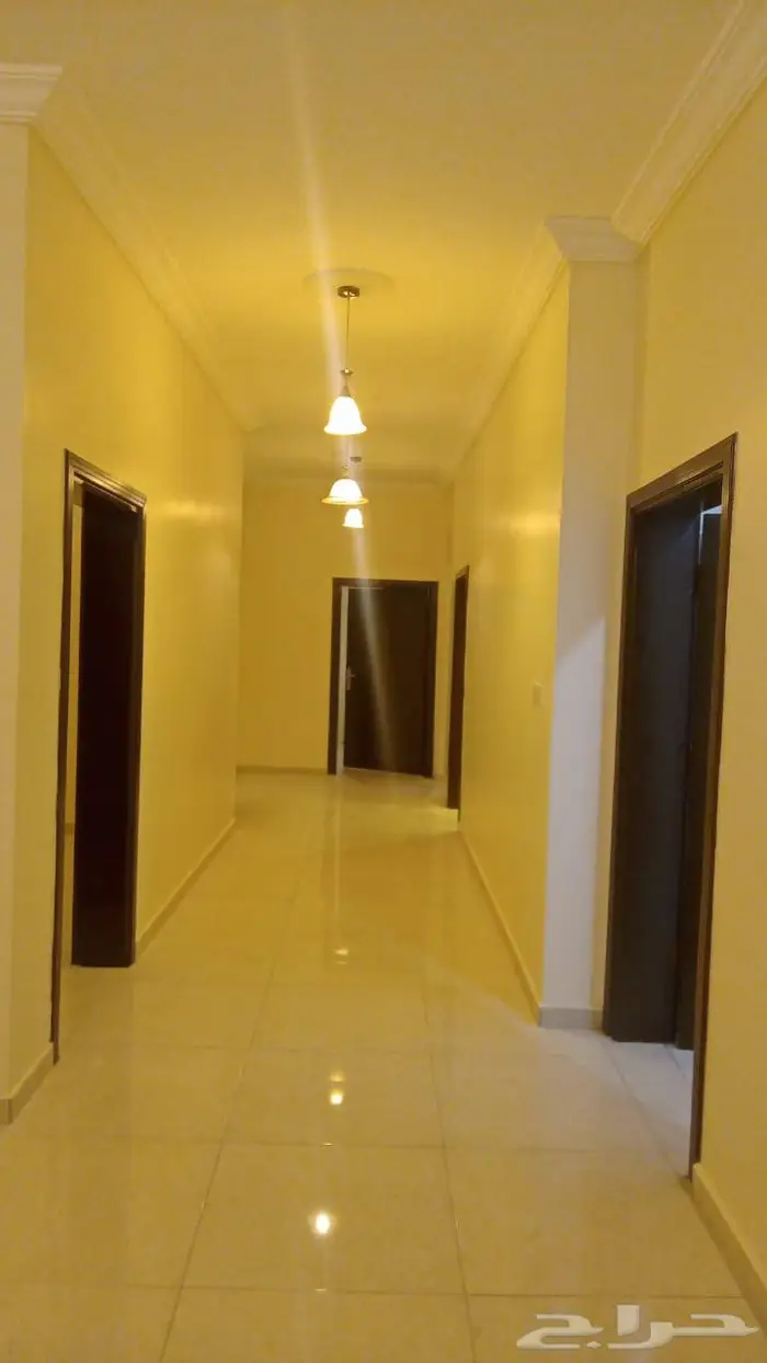 شقة جديدة للايجار بحي الريان 5 غرف 4