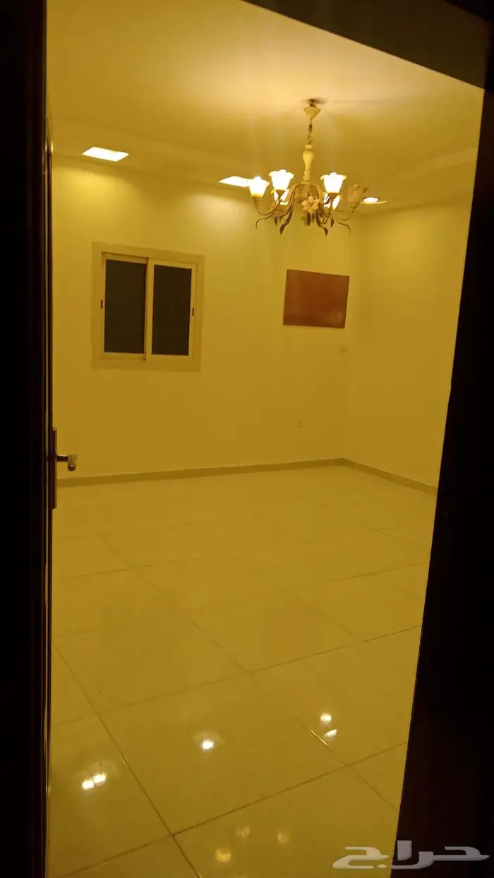 شقة جديدة للايجار بحي الريان 5 غرف 8