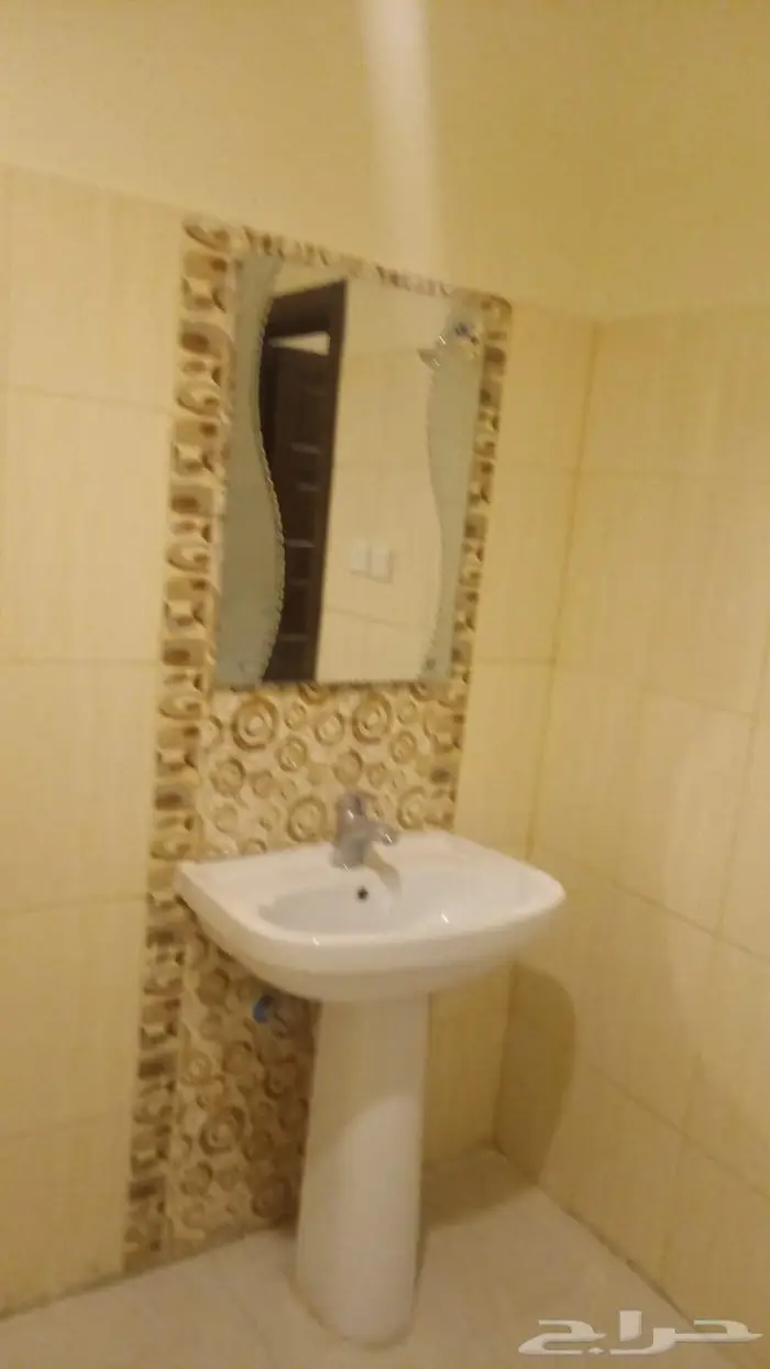 شقة جديدة للايجار بحي الريان 5 غرف 15