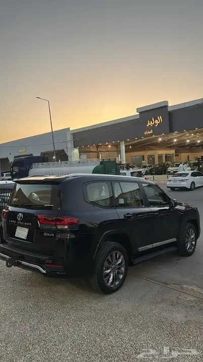 تويوتا لاندكروزر 2023 GXR بنزين L4 سعودي عداد146 اللون اسود 3