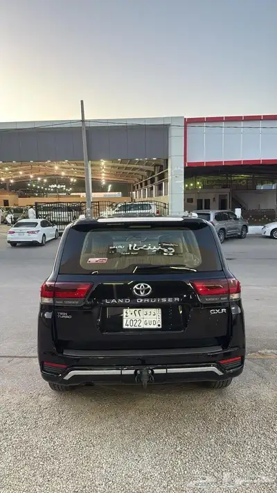 تويوتا لاندكروزر 2023 GXR بنزين L4 سعودي عداد146 اللون اسود 4