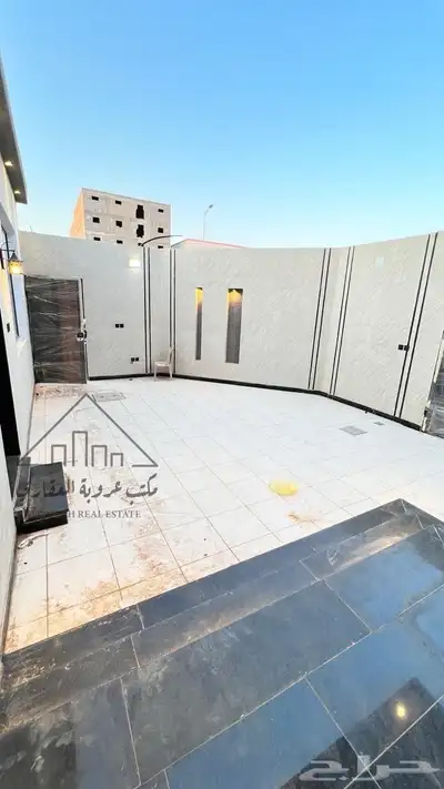 للبيع فيلا نص ارض دورين حي النظيم تبوك ب 900 الف 2