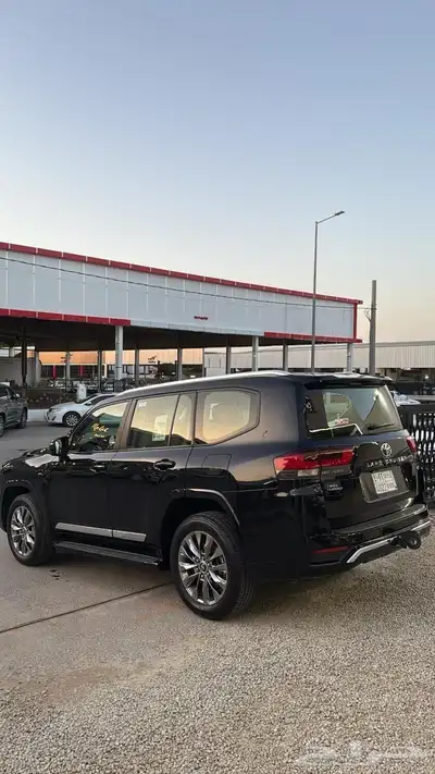 تويوتا لاندكروزر 2023 GXR بنزين L4 سعودي عداد146 اللون اسود 5