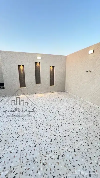 للبيع فيلا نص ارض دورين حي النظيم تبوك ب 900 الف 22
