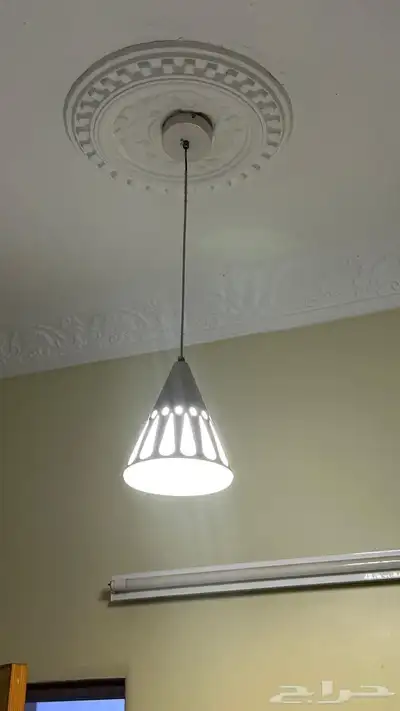ثريات للبيع بسبب النقل ثنتين منها حق مجالس ضيافه 4