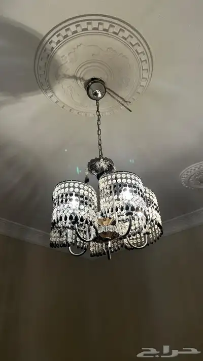 ثريات للبيع بسبب النقل ثنتين منها حق مجالس ضيافه 3