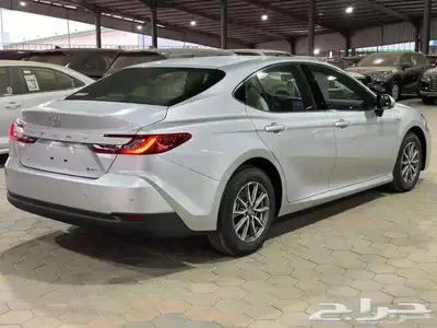 تويوتا كامرى E هايبرد 2025 1