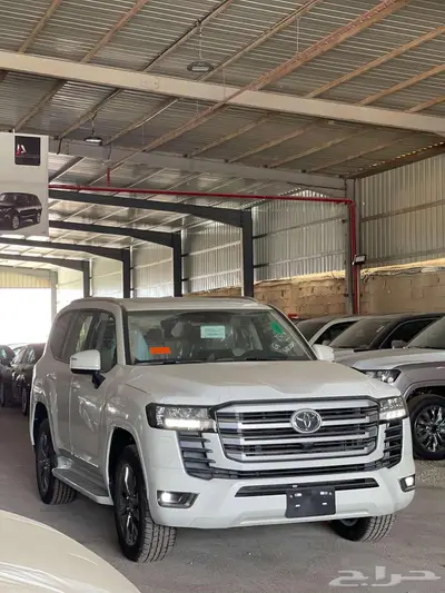 تويوتا لاندكروزر GXR3 بنزين 2025 - كاش و أقساط 6