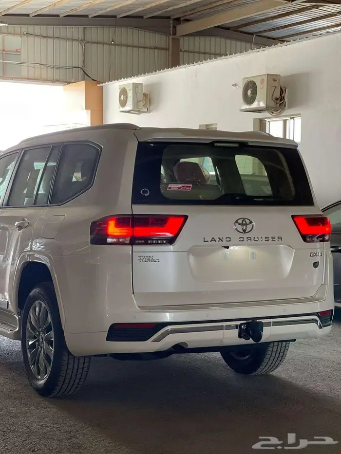 تويوتا لاندكروزر GXR3 بنزين 2025 - كاش و أقساط 4