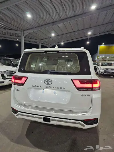 تويوتا لاندكروزر GXR L4 بنزين موديل 2025 1