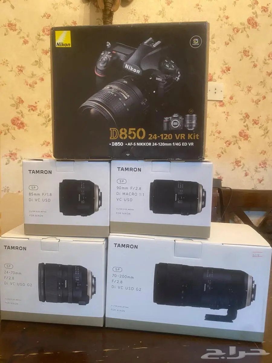 كاميرا Nikon و4 عدسات 0