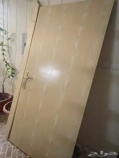باب خشب نوعيه ممتازه للبيع ولوحات جداريه 0