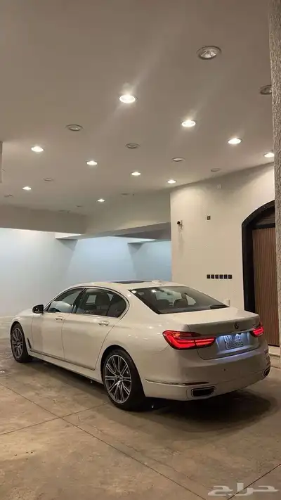 للبيع سيارة BMW فئة 730 فل كامل موديل 2018 8