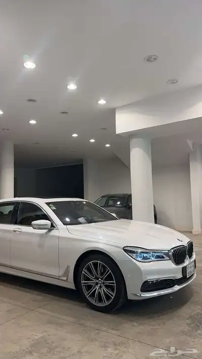 للبيع سيارة BMW فئة 730 فل كامل موديل 2018 1
