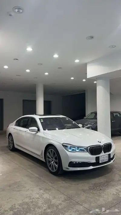 للبيع سيارة BMW فئة 730 فل كامل موديل 2018 2