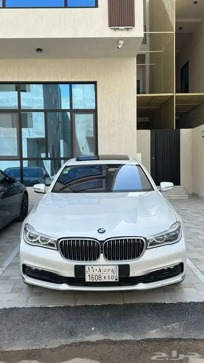 للبيع سيارة BMW فئة 730 فل كامل موديل 2018 6