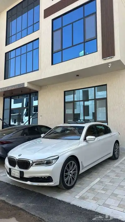 للبيع سيارة BMW فئة 730 فل كامل موديل 2018 7