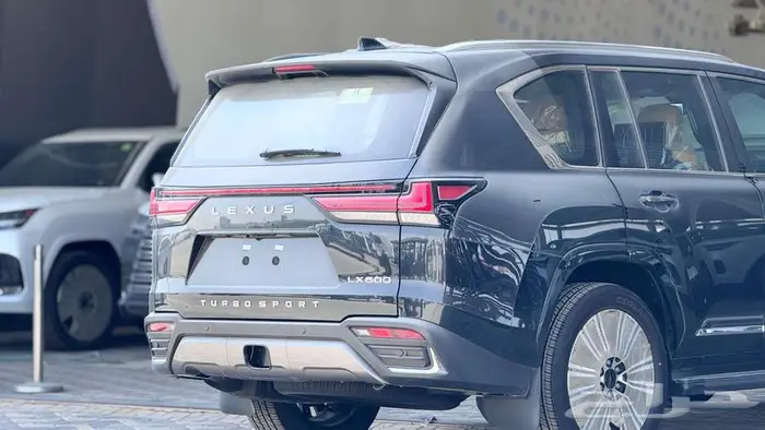 جيب لكزس 2025 LX600 BB بريمي داخلي احمر 3