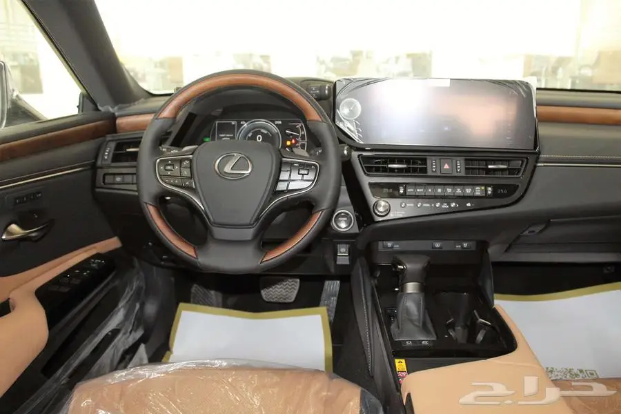 لكزس - ES300 Bh هايبرد - 2024 -نص فل - خليجي 20