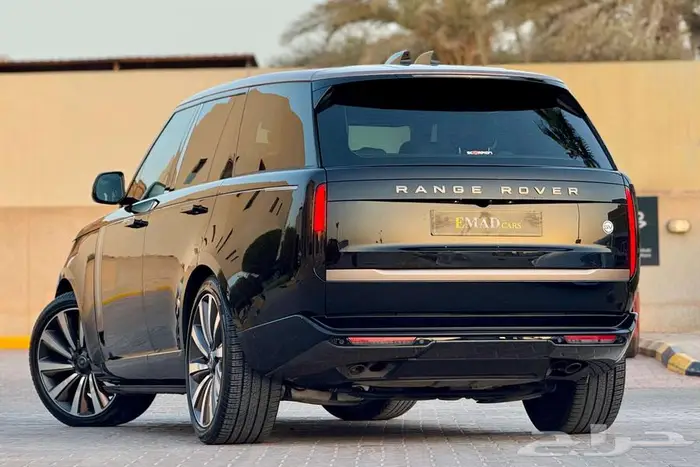 رنج روفر اوتوبيوغرافي SV 2024 اسود تحت الضمان 3