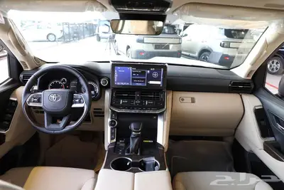 تويوتا لاندكروزر GXR L5 الساير أسود 2024 22